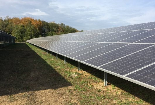 In Binningen erzeugt ein Solarpark sauberen Strom (Foto: WES Green GmbH)