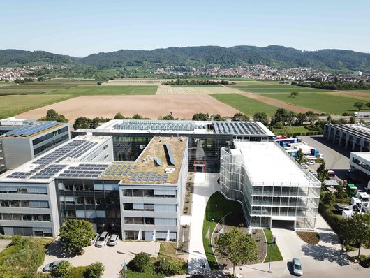 Hier sehen Sie die PV-Anlage auf der Firmenzentrale in Hirschberg (Foto: GOLDBECK SOLAR)