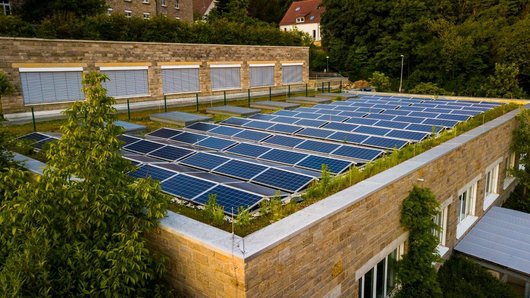 Solaranlage erzeugt Solarstrom auf dem Gymnasium in Bruchsal (Foto: WIRSOL GmbH)
