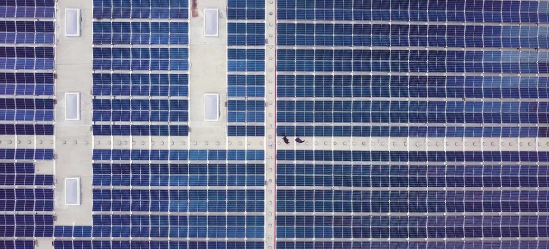 Solarstromanlage auf der Gärtnerei Herrmann Kräuter in Neuss (Foto: IBC SOLAR AG / GlobalCom PR Network)
