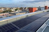 Insgesamt wurden 30 kWp auf dem Dach des Neubaus in der Adolfstraße installiert. Der Solarstrom kann zu 85% im Haus genutzt. (Foto: Solarimo GmbH)